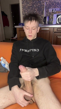 Sesja pompy ręcznej opiera się na niekontrolowanej spermie twink