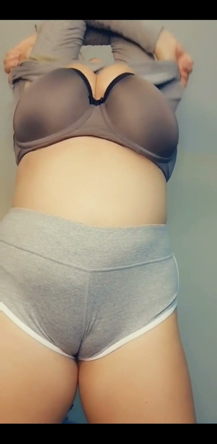Annabelle Rogers: Devin cremoasă cu vibratorul meu! 