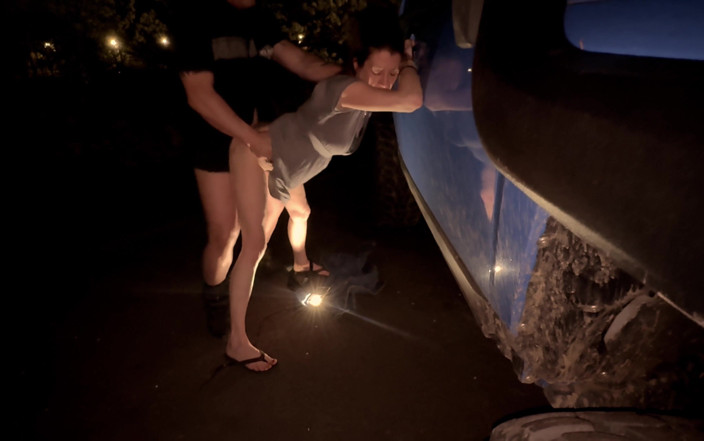 Whore Moan: Una sveltina lungo la strada una moglie zoccole deepthroat pubblica