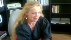 Videos Francaises: Francouzská děvka pojídá mrdku musí potěšit dva ptáky v kanceláři