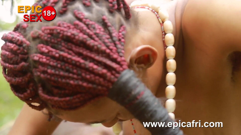 Epicafri: Eboni di luar rumah - remaja yang suci mengambil batang di...