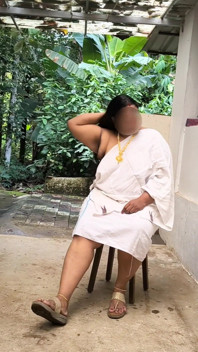 टॉपलेस सेक्सी फोटोशूट में देसी लड़की, शूट पिक्चर के बाद