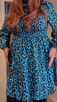 Vestido corto, botas largas hacen correrse