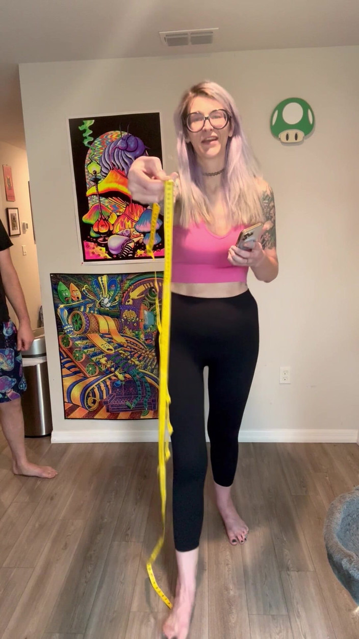 Peppermint Giantess: Medições do corpo inteiro de uma deusa de 67