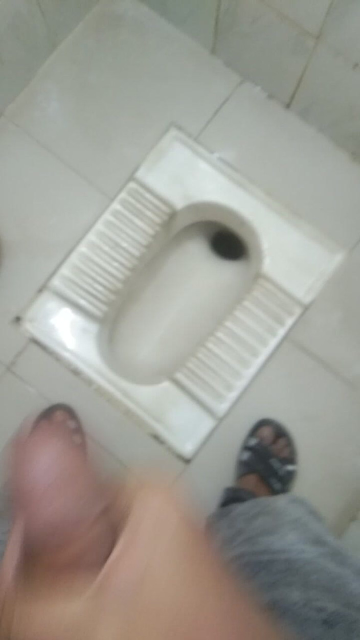 Viral_tiktokar: Saya pergi ke bilik air pejabat dan memukul diri saya