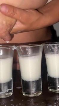 Mungitura a mano lenta e profonda: estrarre ogni goccia