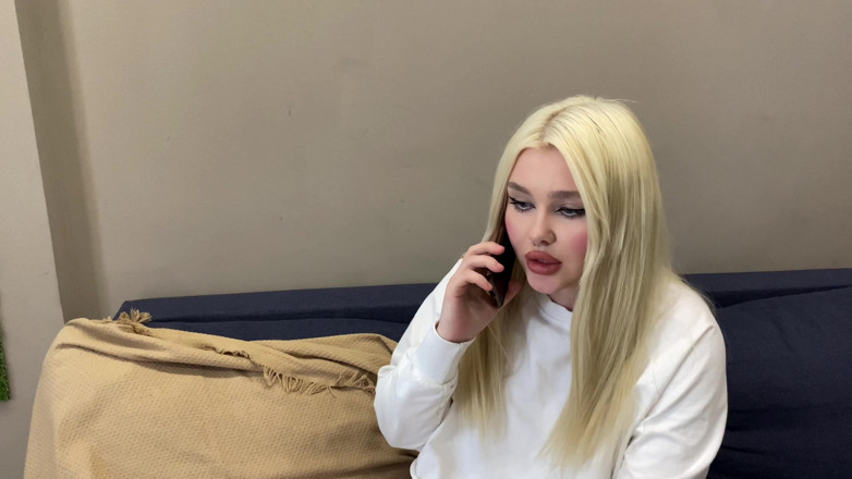 Blondessa: ふしだらな妻が夫の上司をしゃぶった