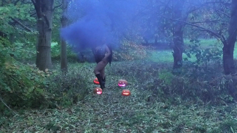 Catalia's Epic Filth: Smoke Bombs