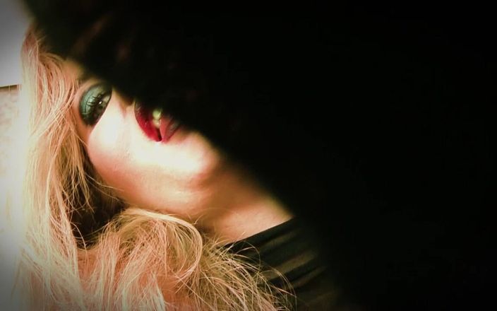 Goddess Celine: あなたは私のお尻に属しています