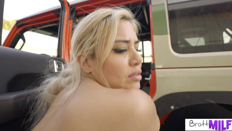 BrattyMilf: คุณแม่MILF มาจีบโค้ชลูกชาย - S3:e1