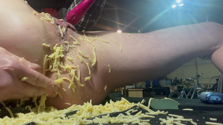 WhisperBay: Muasin memekku pakai mainan seks