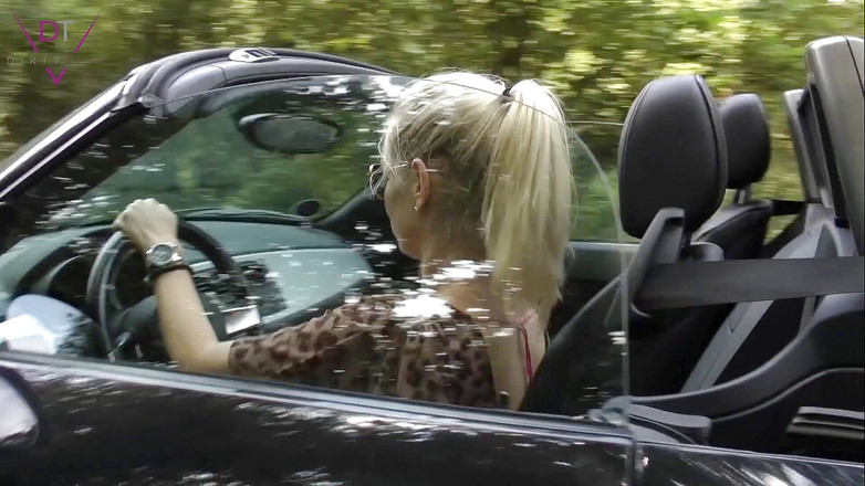 Dirty Tina: Pee competition