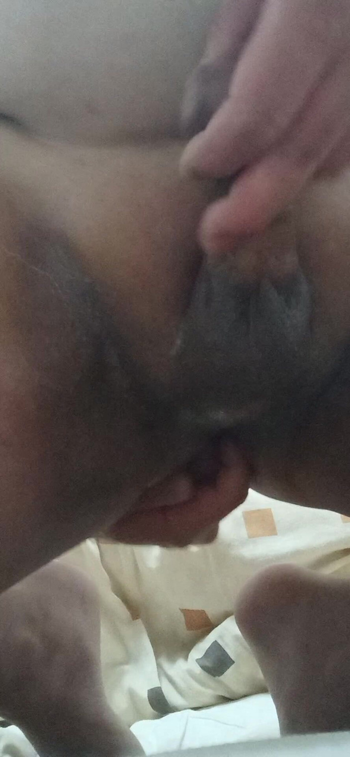 kei chan: 在按摩肛门时射精