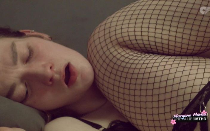 Dorian DomTop: [tam] Morgane Marks büyük bir dildoyla kendini tatmin ediyor