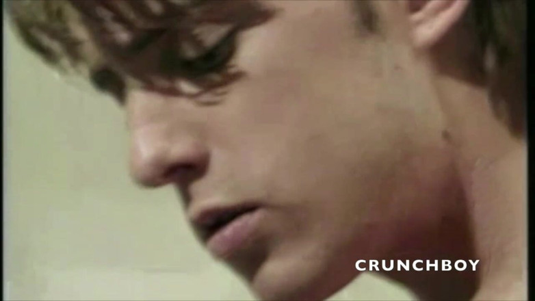 Crunch Boy: Prosty chłopiec używany przez swojego gejowskiego przyjaciela