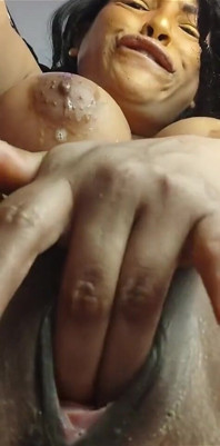 Horny Webcan Girl Fucks Her Throat with Her Fuck Machine While Her Pussy Is Vibrated