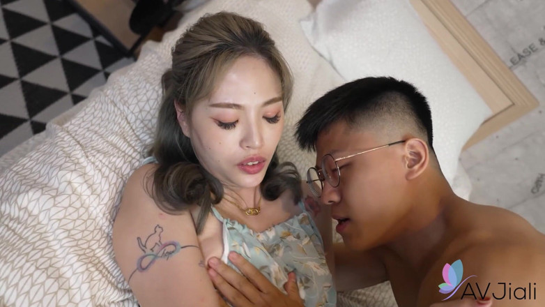 AV Jiali: Cabaran cuckold untuk 100,000 Hadiah Yuan dengan teman wanita jalang Bad...