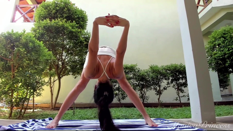 Princess Monica: Flujo sensual de yoga: abraza el arte del equilibrio y...