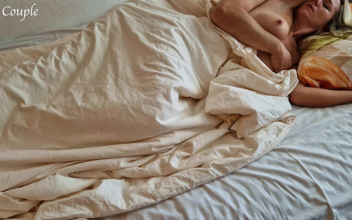 LC couple: Утренний секс пары в настоящем любительском видео - муж будит жену, когда он начинает трахать ее мокрую и скользкую дырку