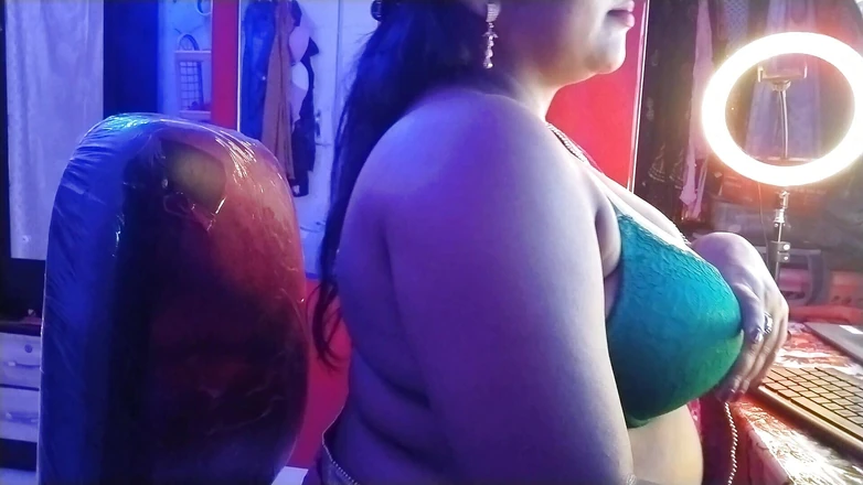 HotGirl21: Desi Girl Opens Her Green Bra and Grabs Boyfriend's Cock