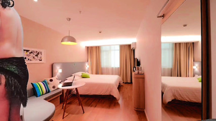 Kitty_Cross: 令人惊叹的娘娘腔在挑逗你的感官时慢慢弯下腰