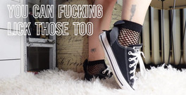 Raven Willow: My Feet Are Tiny and Adorable in Converse
