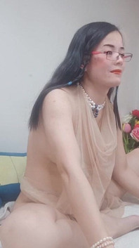Hana tettona asiatica con un incredibile corpo minuto