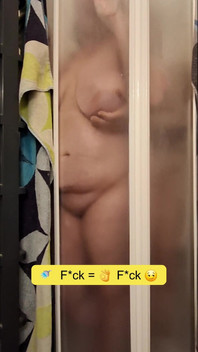 Você Faria Sexo Sujo No Chuveiro Com Uma MILF Com Tesão Todos Os Dias?