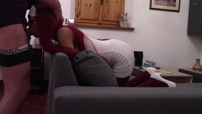LauraOnHeels: MILF Dal Corpo Meraviglioso Fa Un Pompino Con Sborrata in...