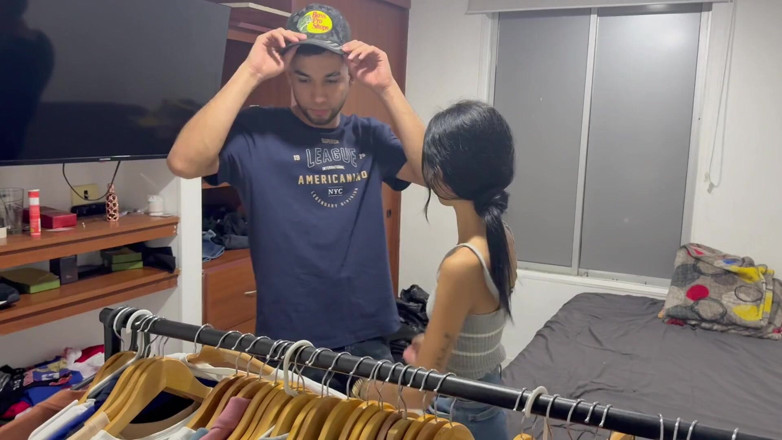 Chorran: A Beautiful Employee Gives Me a Shirt in Exchange for...