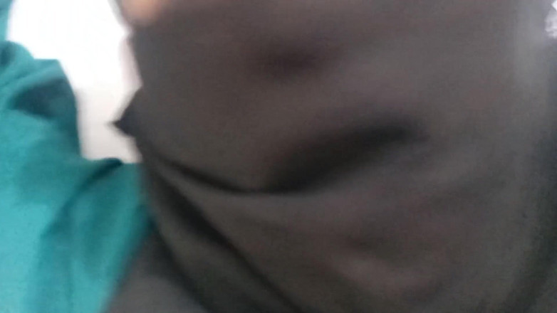 Dearshivani: Teman wanita berhijab dikongkek teman lelakinya di hotel