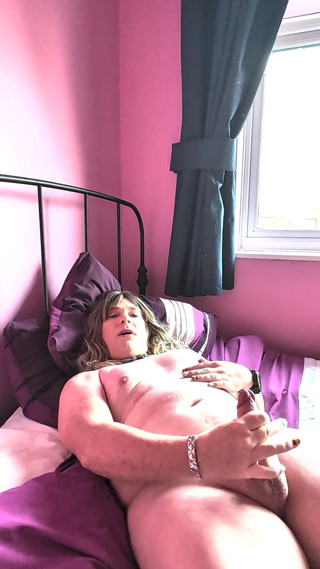 NikkiGee: Nackte nikki schießt ihr sperma!