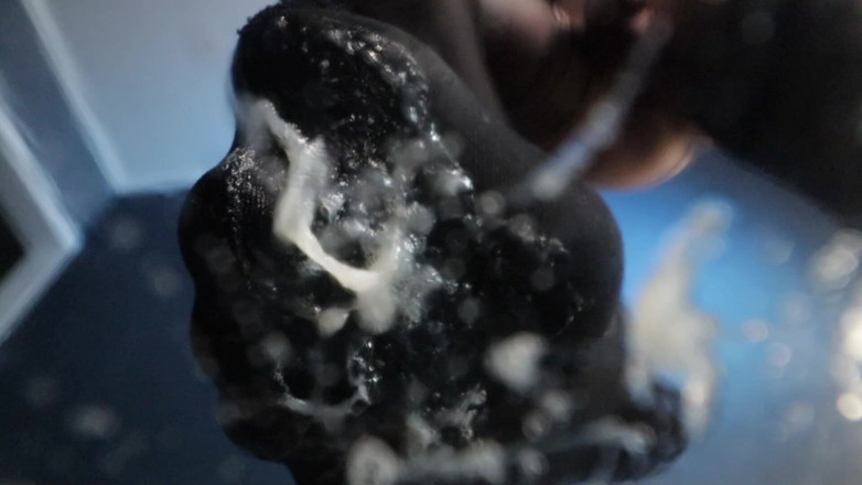 Horny Johny: Masukin wajahmu ke dalam memekku, sayang