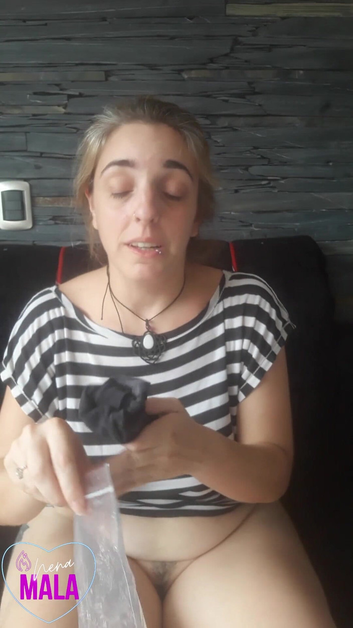 tunoviaputita: Brudne majtki Wąchanie. Bardzo brudna mokra cipka, brudne majtki i...