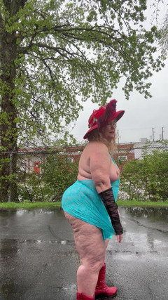 Big Ass 4 U: Catching Raindrops on My Titties