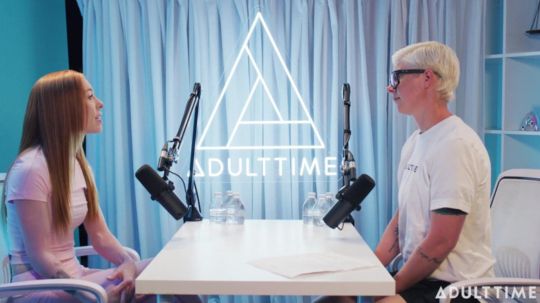 Adult Time Podcast: Madi Collins lavman, halka açık oral seks ve erkek arkadaş...