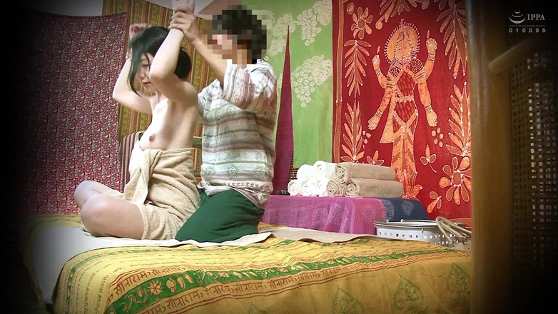 Raptor Inc: Mulheres casadas gozadas por mãos más durante massagem - 11