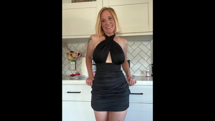 Jane Cane: Sledujte, jak mi pomáhá svlékat