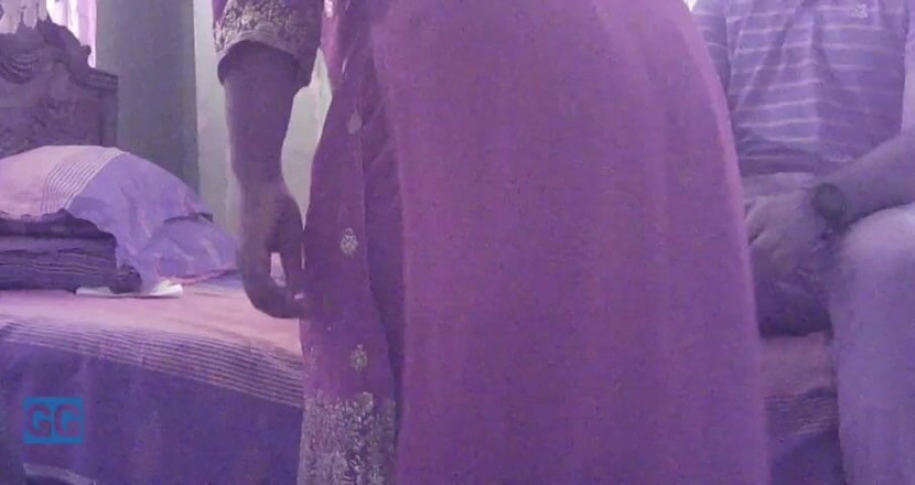Girlgroup: Stora bröst stor röv desi MILf hjälper styvfar att bli...