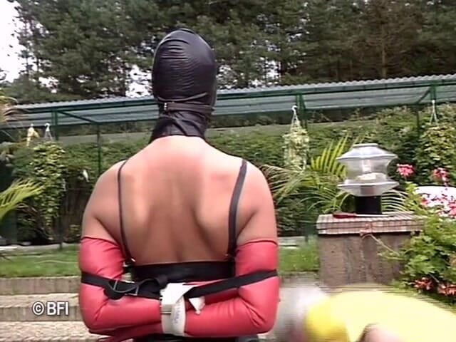 House of lords and mistresses in the spanking zone: Leren vrouw wordt buitenshuis gedomineerd