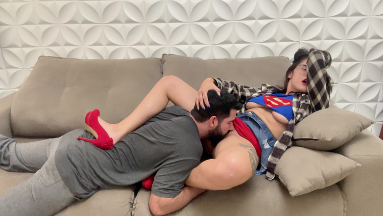 Shamelesscouple: 슈퍼걸 발견, 보지를 먹을 시간