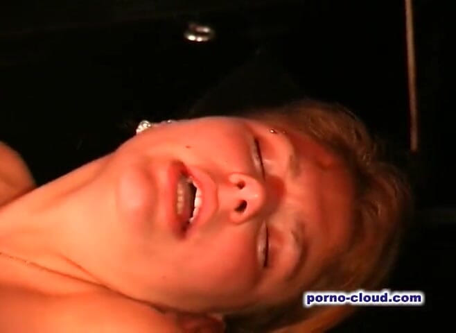 Porno Cloud: สาวเจาะรูเสียวหีกับดิลโด้