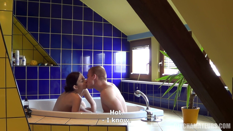 CzechAmateurs: चेक शौकिया 83 जोड़े ट्रेन में चुदाई करते हैं