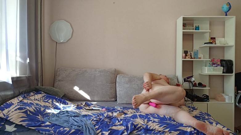 Zona901: Grannens stora håriga fitta längtar efter en stor hård kuk