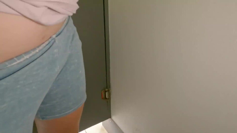 Chubbysexe: 화장실에서 오줌 싸기 익스트림 소녀