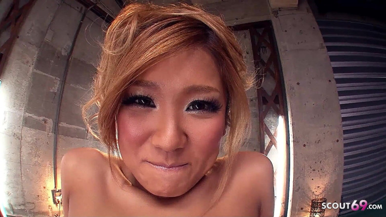 Asian porn collection: Teen Nhật Bản với bộ ngực khổng lồ được quay khi...