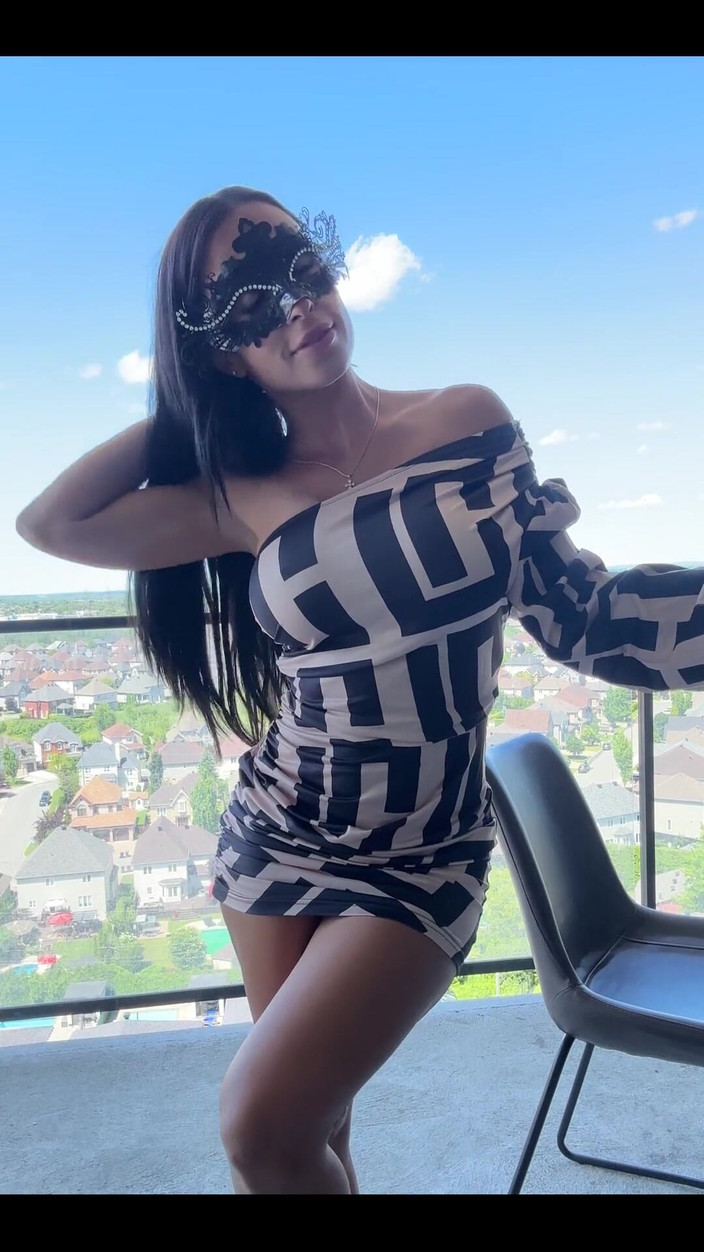 Miss Lexa: Balkon saudara tiri baru