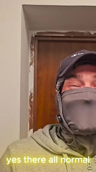 Kamarád se rozhodl jít za dívkou, ale předtím musel splnit jednu podmínku.