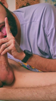 Camilo brown gibt einem großen schwanz einen schönen blowjob, twink, magie c lässt ihn in seinen mund kommen