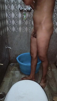 Badezimmer-masturbation